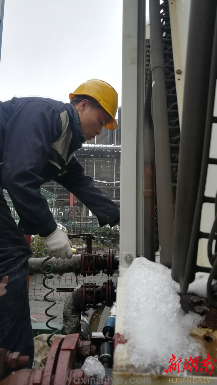 党员刘焕林，，一个肯钻研、、有继承的新时代“奉献者